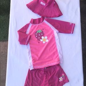 UV Skinz Hat, Rashguard, and Shorts 6